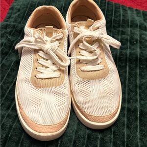 Vionic sneakers. Size 8 women's.